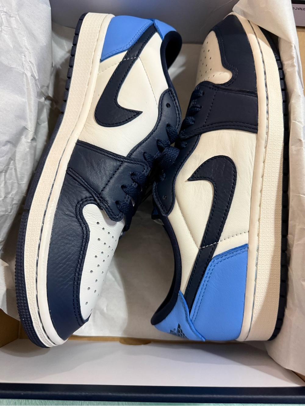 Air Jordan 1 Retro Low OG "Obsidian UNC" sneakers in Men’s Size US 11